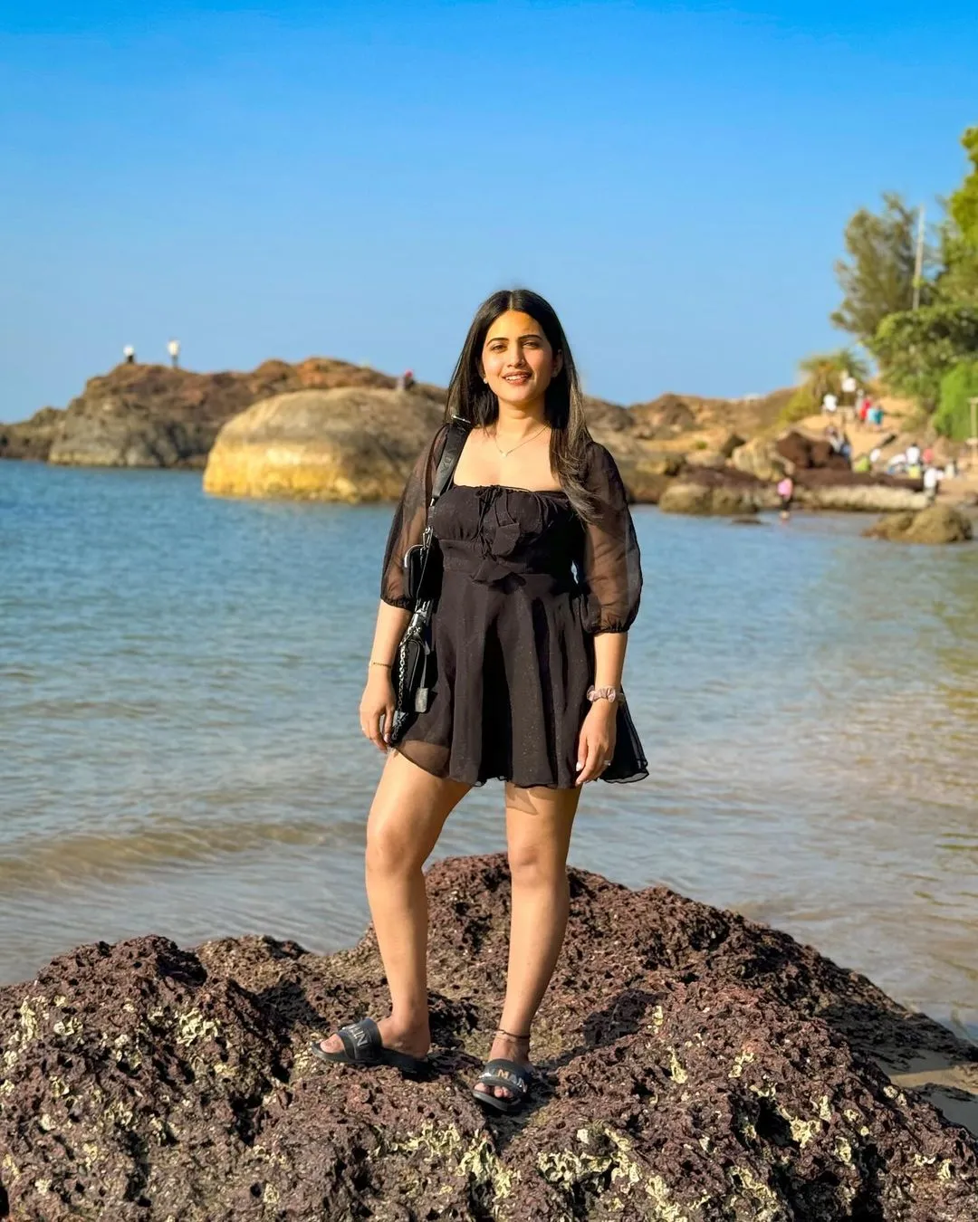 SRAVANTHI CHOKARAPU LONG LEGS SHOW IN MINI BLACK SKIRT 6